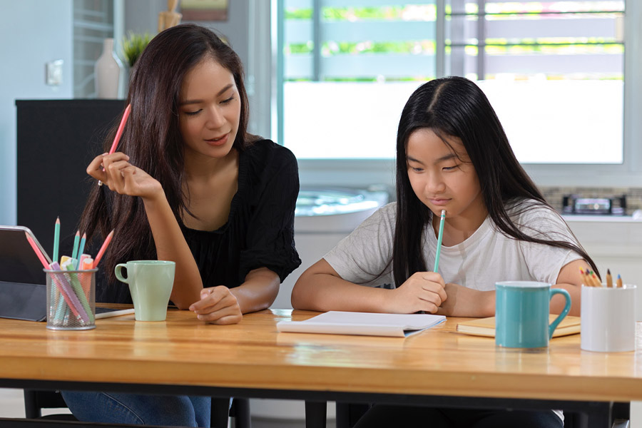 student and tutor together at a desk in Mesa